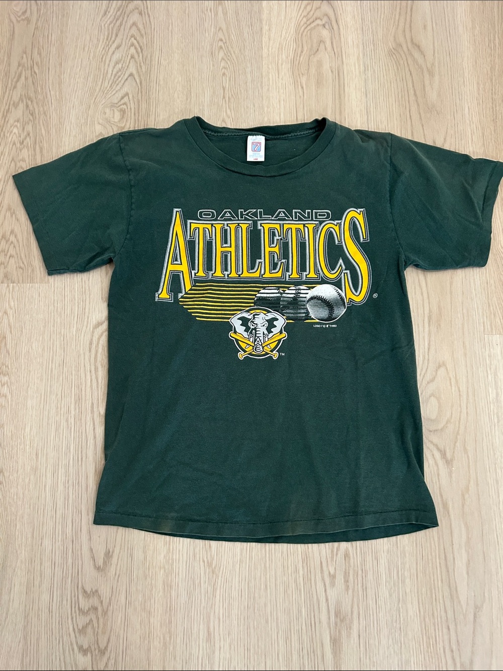 1993 Logo 7 Oakland Athletics Men’s faded Green Graphic Tee size XL